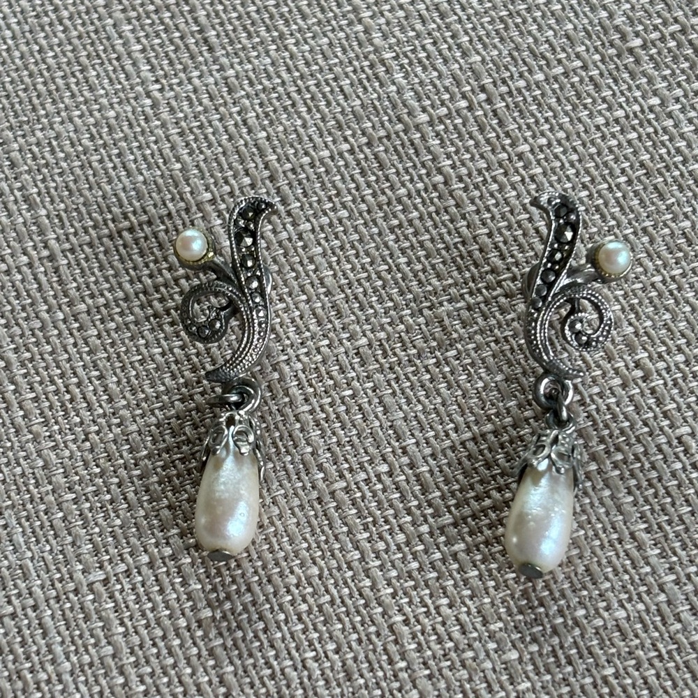 1928 Silver and Cream Pearl Swirl Earrings